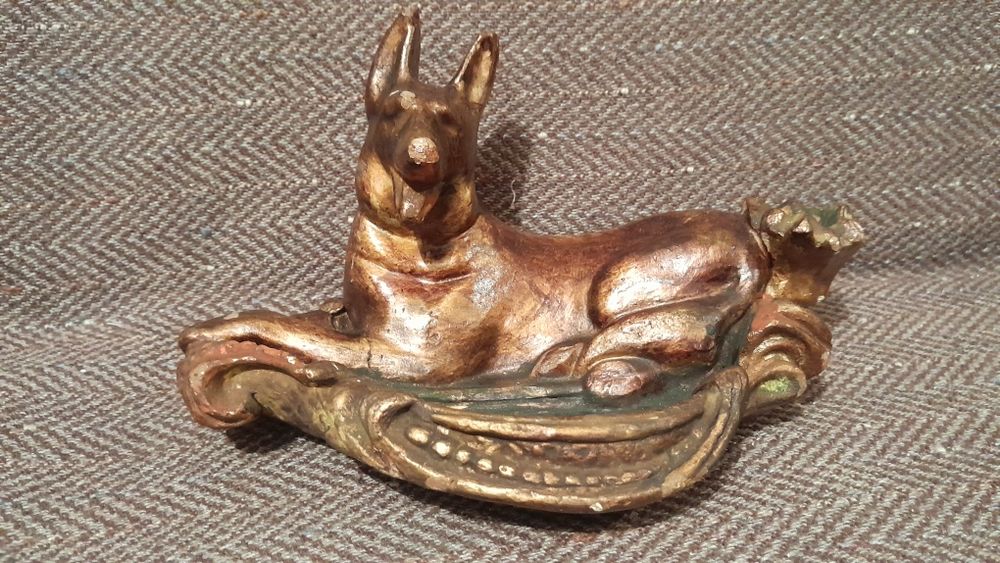 Гипсовая статуэтка -пепельница, советская.