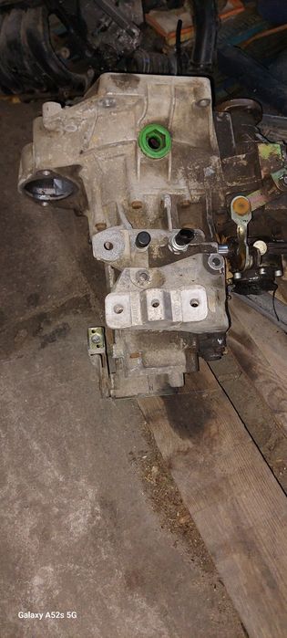 Caixa velocidades Volkswagen Golf lV 1.6i gasolina tenho mais material