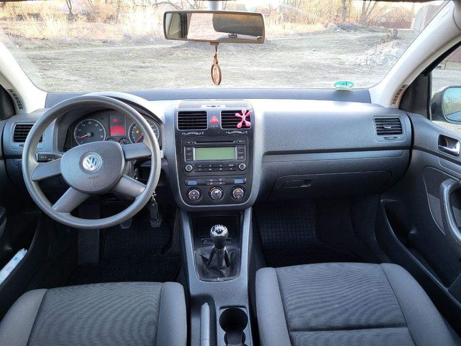 Volkswagen GOLF 5- 1,4Mpi бенз МКПП!