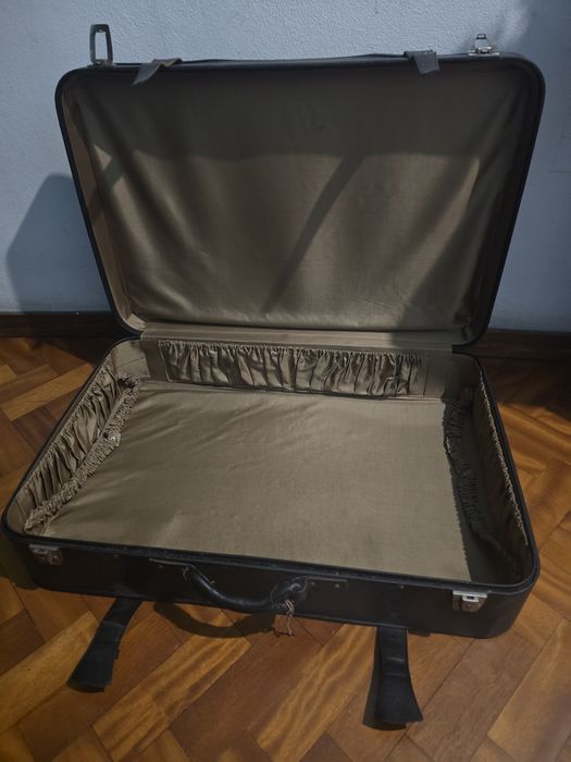 Mala vintage em couro preto