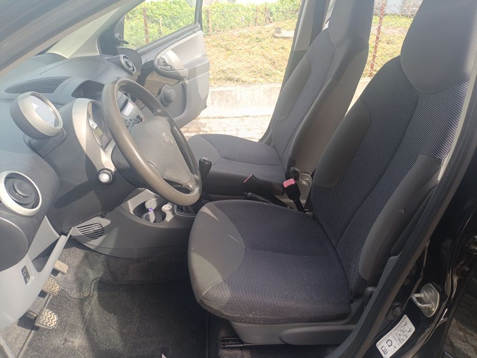 Peugeot 107 (poucos kms/excelente estado)