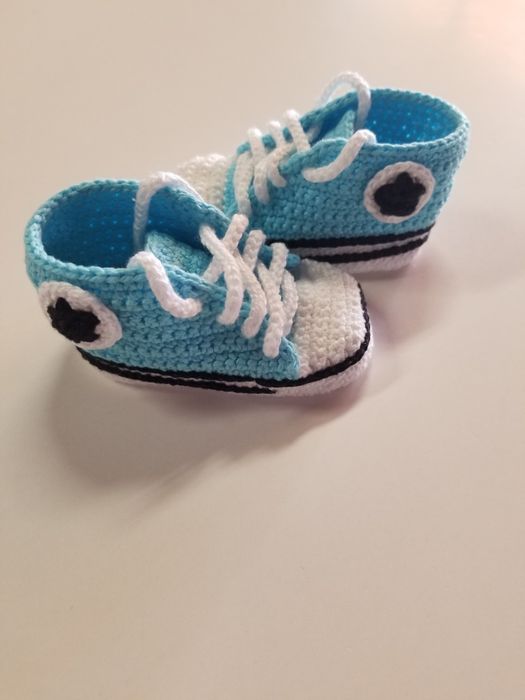 Sapato de bebé feito à mão