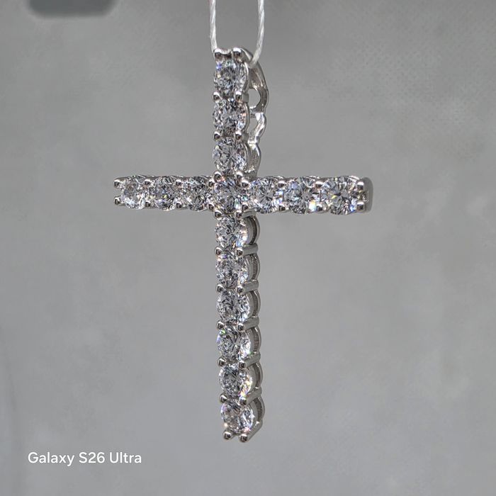 Хрестик з білого золота. Sovissimo. Новий.