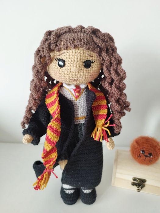 Lalka Hermiona Granger na szydełku