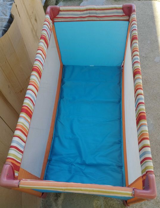 Cama de viagem (ou berço portátil) para bebé