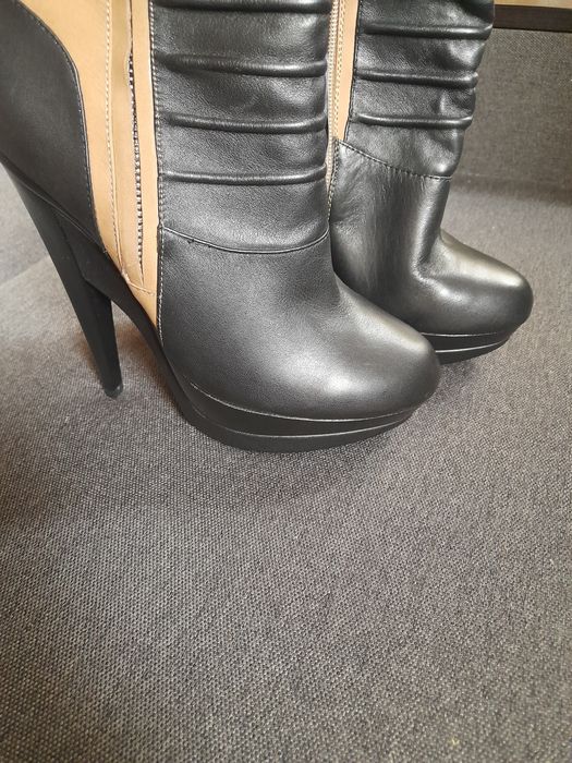 Сапожки на каблуке 35 р.