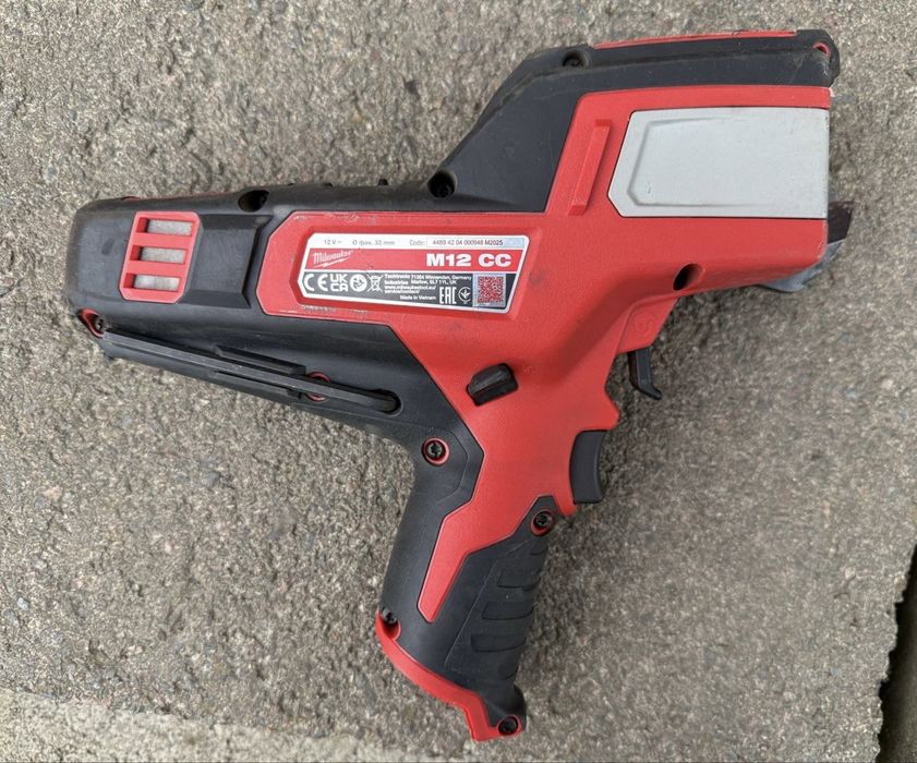 Акумуляторний кабелеріз Milwaukee M12 CC