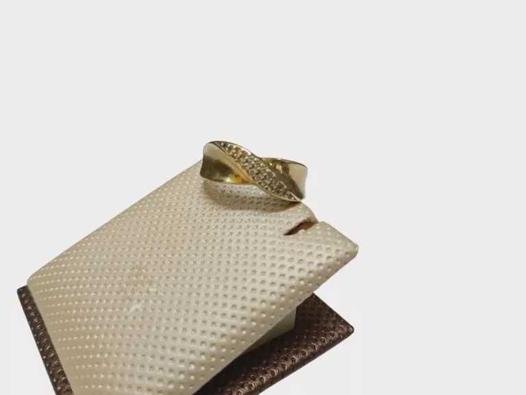 Cudowny złoty pierścionek  1,58G 333