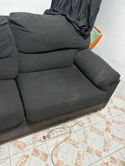 Sofá preto usado mas em bom estado