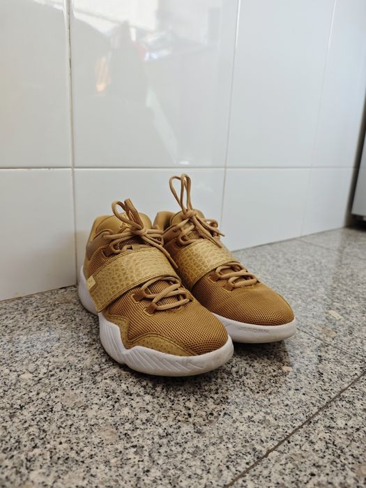 Jordan j23 low dourado