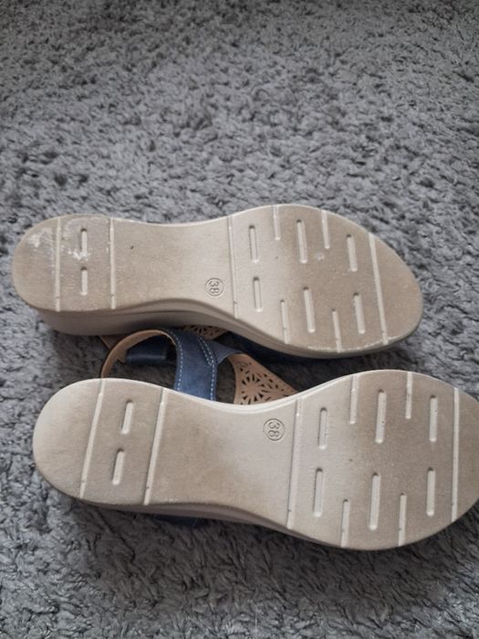 Sandały  Clara Barson  38