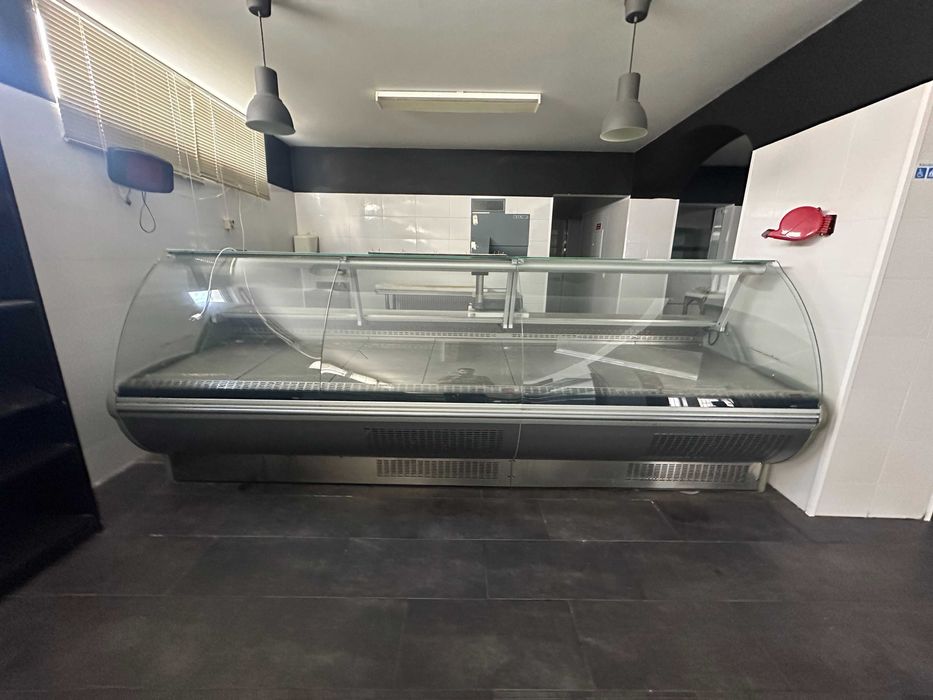 Vitrinas Refrigeradas Profissionais para Talho/Supermercado - 3,35m