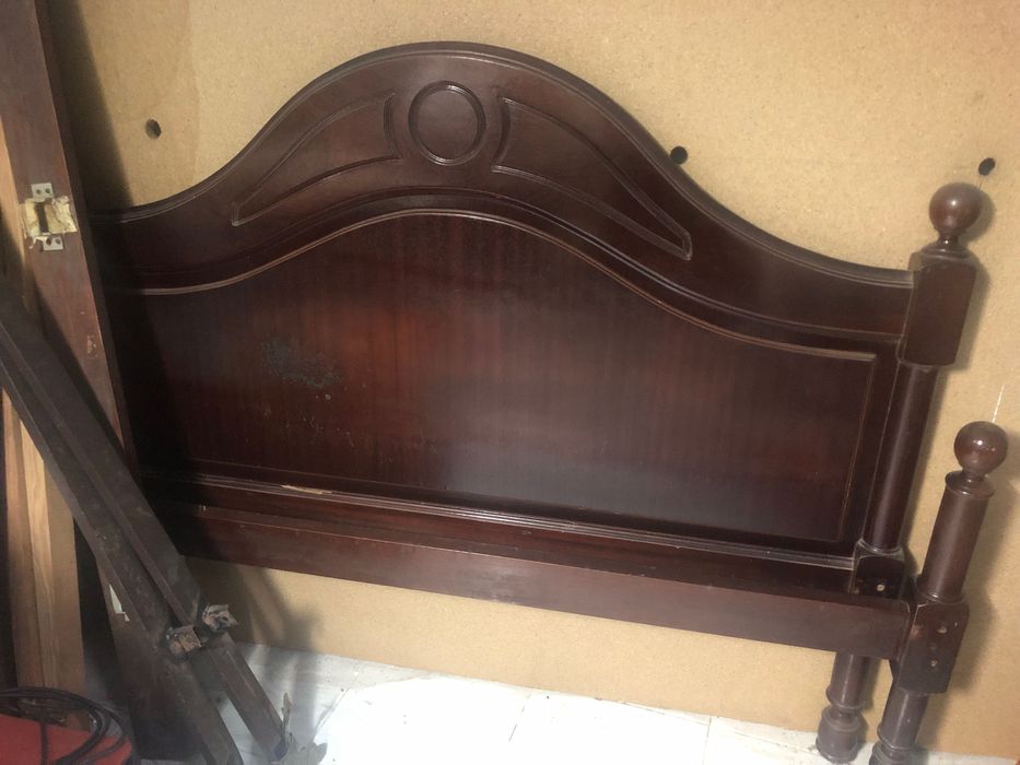 Mobília de quarto de casal em mogno e mármore - Ideal para restaurar