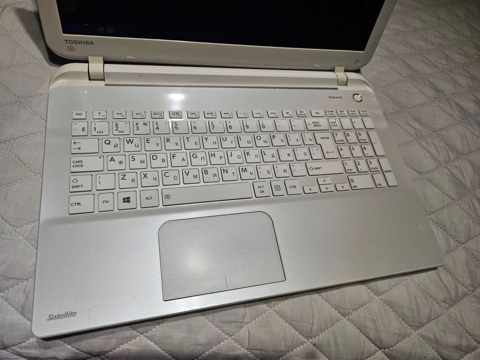 Ноутбук Toshiba L50/15,6/Intel core i7/16GB RAM/SSD 256GB/R7 M260 2Gb