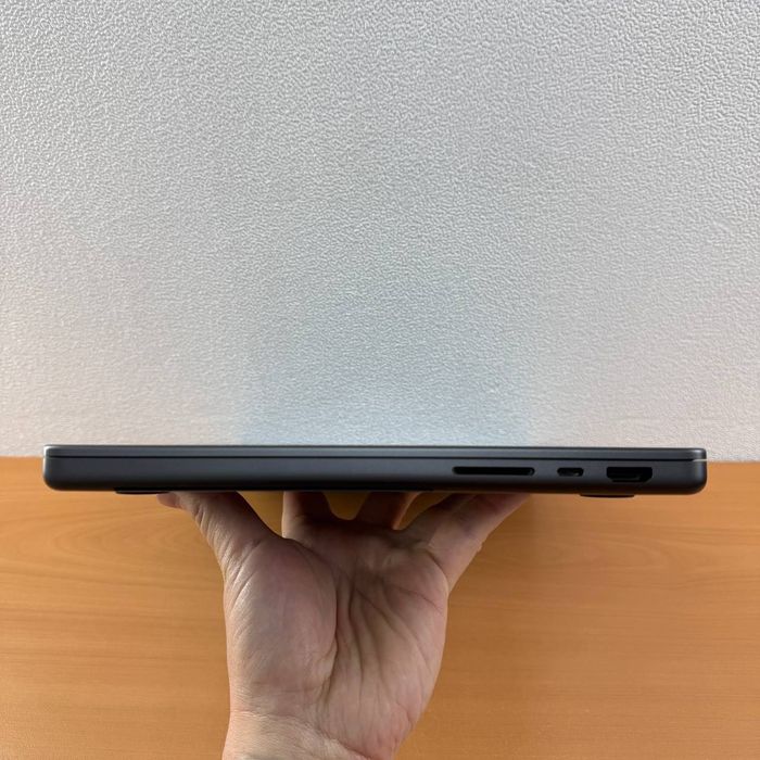 №3565	MRX33	MacBook Pro 14 	Space Black	M3 Pro	18/512
