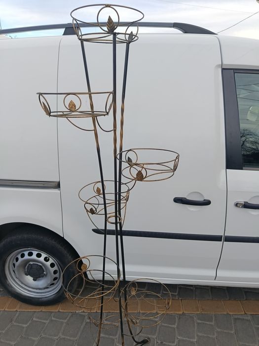 Металическая подставка для цветов