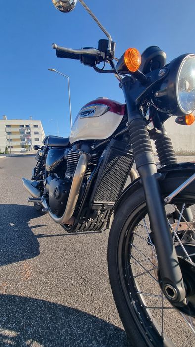 Triumph bonneville t100