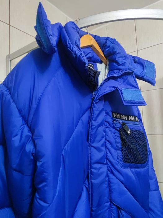 Męska kurtka puchowa L marki Helly Hansen w intensywnym kolorze nieb
