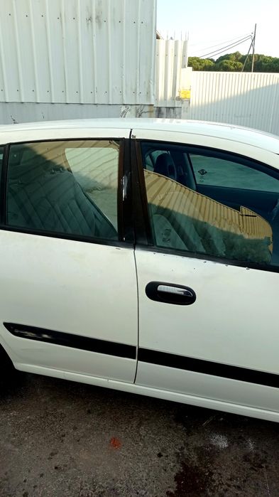 Nissan Almera 2001 – 1.5 Diesel Hatchback