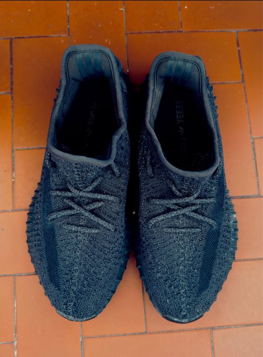 Adidas Yeezy Boost 350 V2 Triple Black