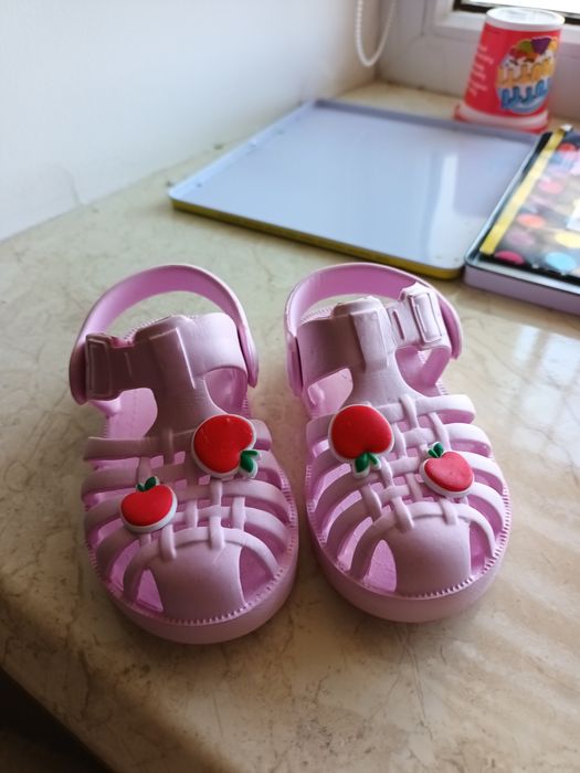 Босоніжки, крокси, тапочки резинові