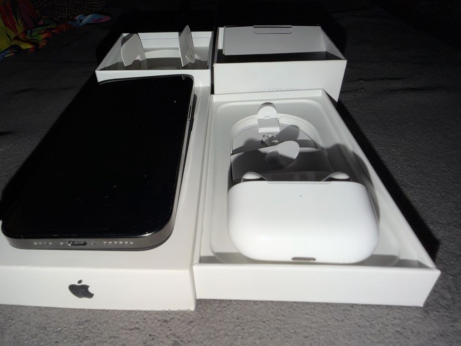 iPhone 16 Pro Max 256 GB sluchawki sprzedane