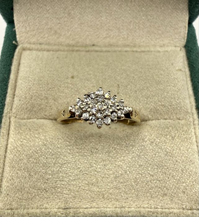 Złoty pierścionek z diamentami 0,26ct