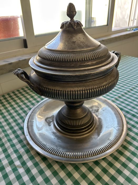 Terrina com prato em casquinha