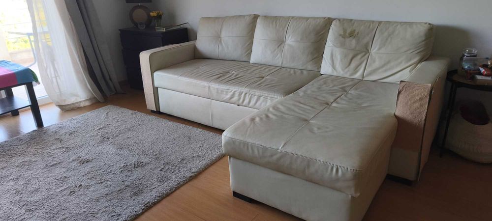 Sofá cama com chaise e arrumação , 200€ negociáveis. Santa iria da Azóia