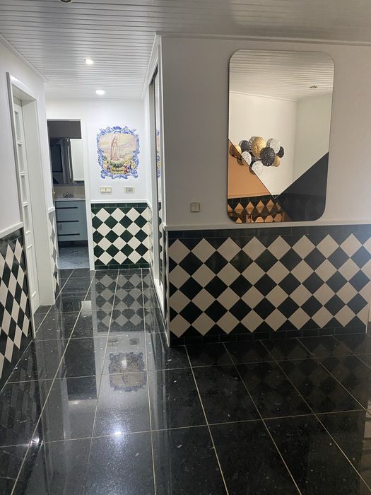 Apartamento T3  zona Ribeirinha  Baixa Banheira Frente as piscinas municipais , com AR Condicionado e todo mobilado e com cozinha totalmente equipada
