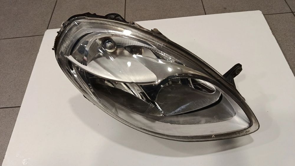 Right Headlight / Optic for LANCIA Ypsilon (843_)