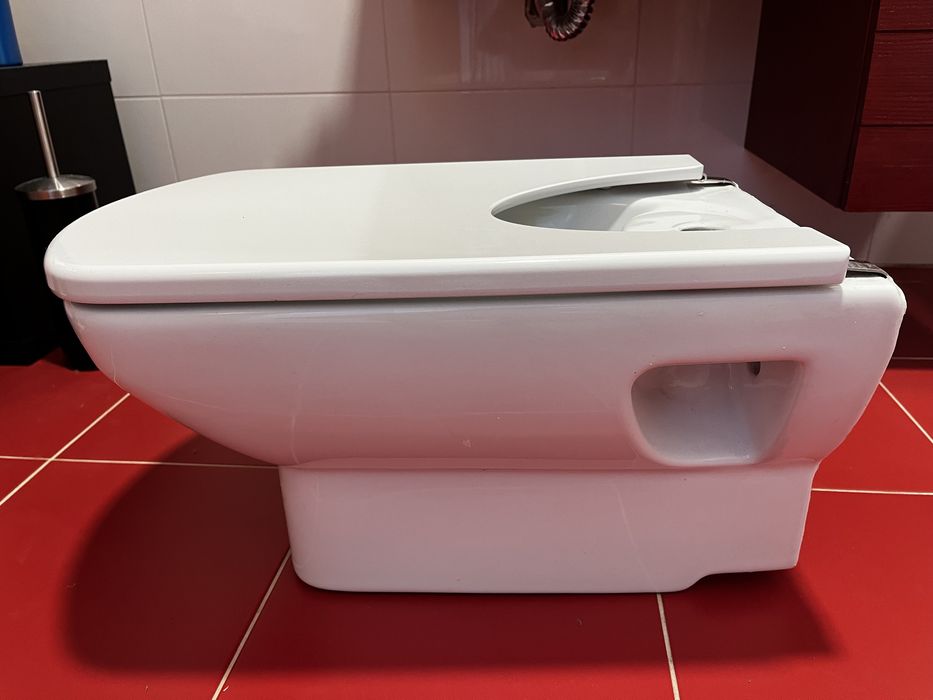 Bidé Suspenso da marca Roca  com tampa  -  branco  Como Novo