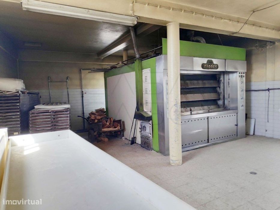 Padaria pronta a funcionar, arrendada com equipamento, zona das Pontes