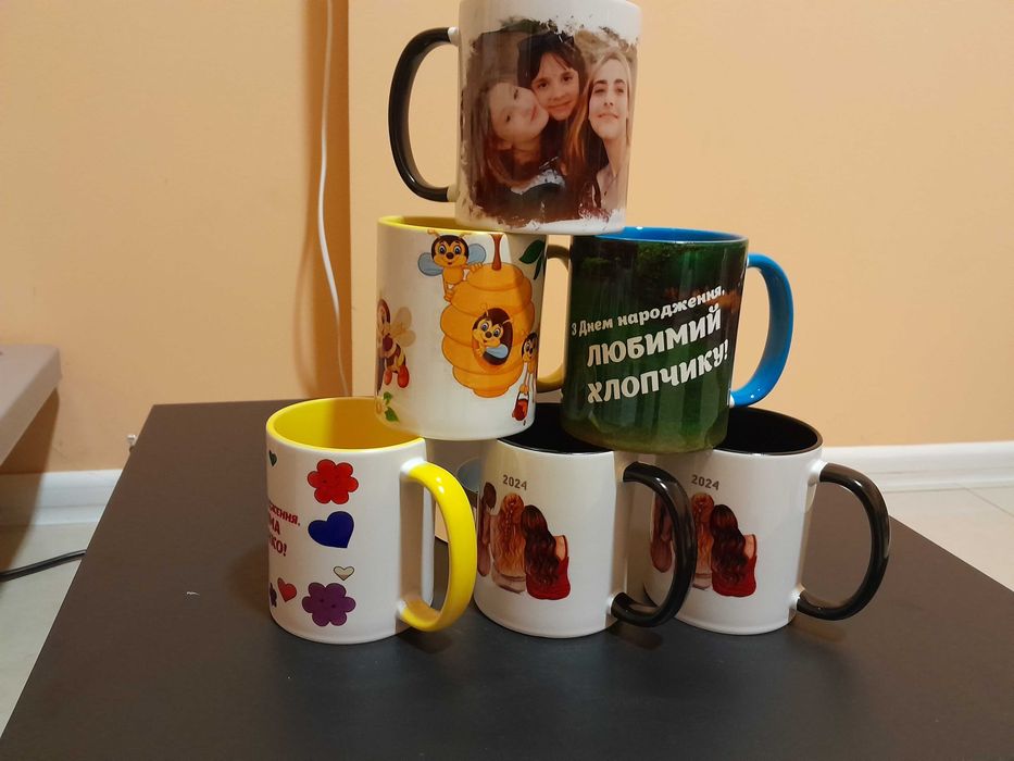 Чашки, одяг та пазли з власним дизайном. Подарунки