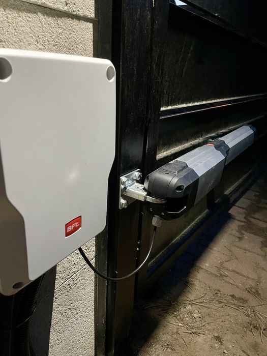 Napęd BFT PHOBOS do bramy skrzydłowej z MONTAŻEM | Kompleksowo
