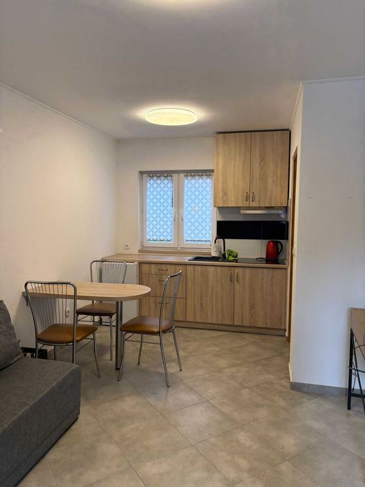 Kawalerka jednoosobowa z łazienką i aneksem kuchennym