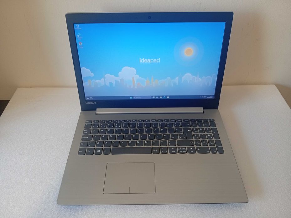 Lenovo Ideapad i7 7500 + Geforce 940MX + 16GB RAM + SSD
