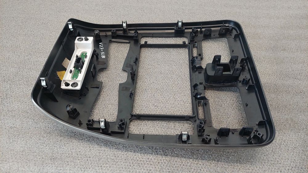 Moldura da consola central / rádio / aro NISSAN Leaf EV (ZE0)