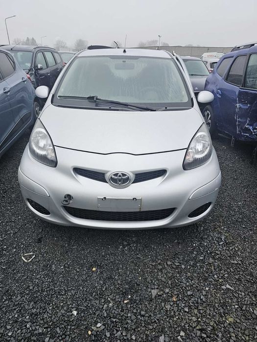 Бампер передній   Toyota Aygo