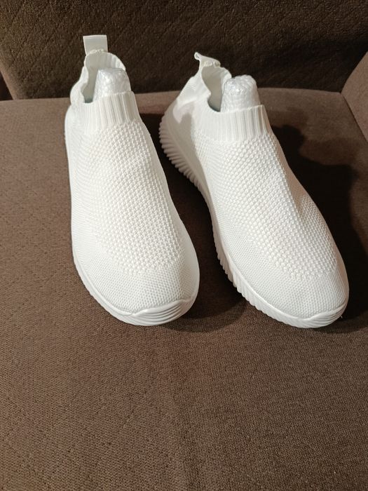 Buty trampki wsuwane materiałowe 41