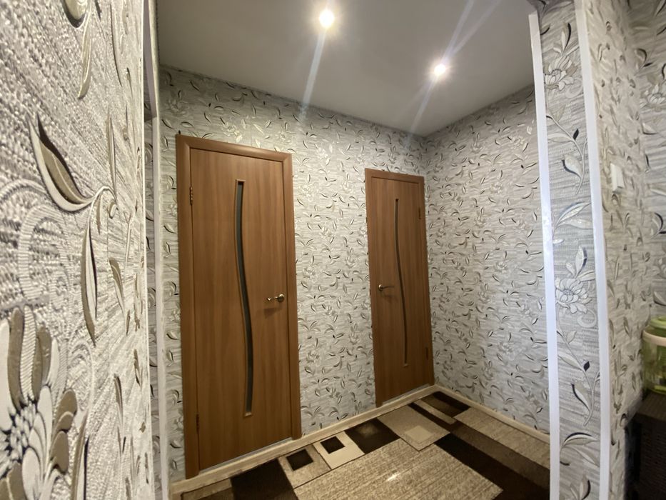 Продам 4-х кімнатну руминську квартиру