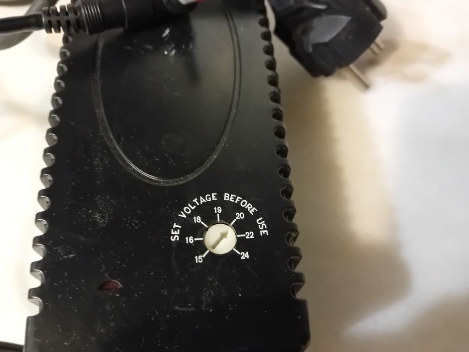 Adaptador Universal de Notebook/Portátil König Computer