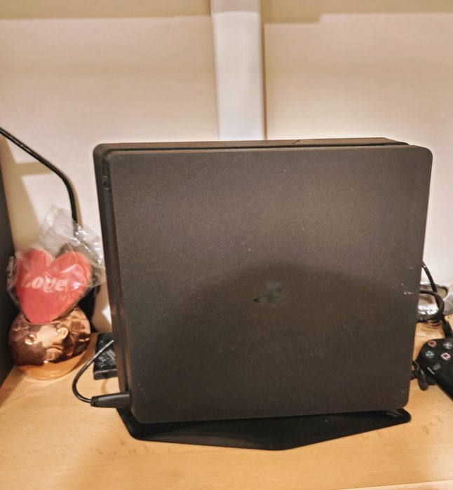 PlayStation 4 slim 2216a