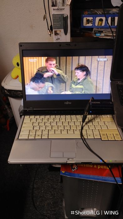 Portátil com Windows 11 e Office