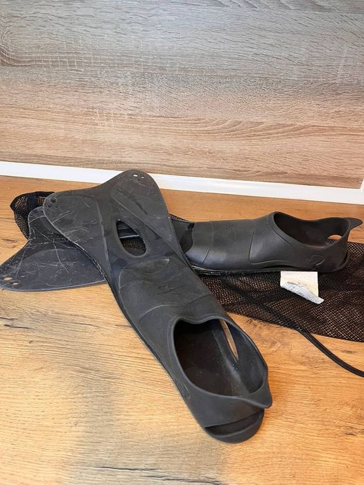 Płetwy do pływania, długość 52 cm.