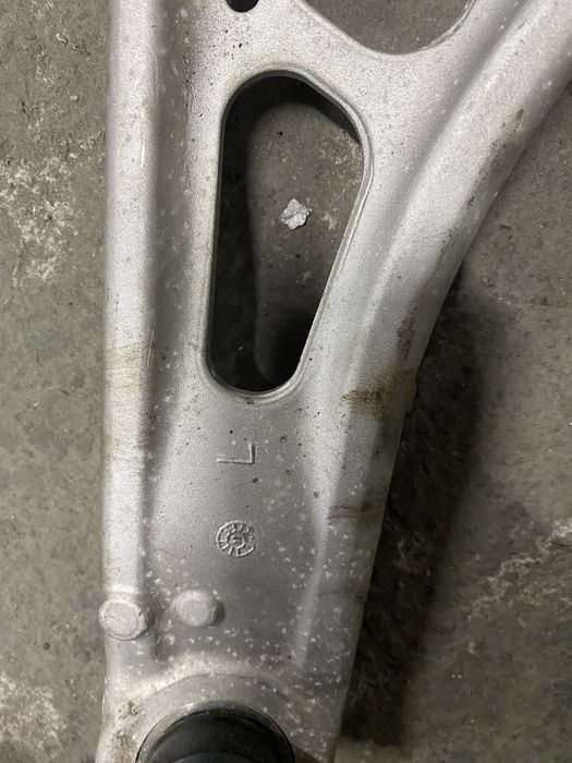 Передній лівий ричаг БМВ е 46 Передний левый рычаг БМВ е 46