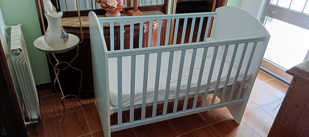 Cama de criança com colchão