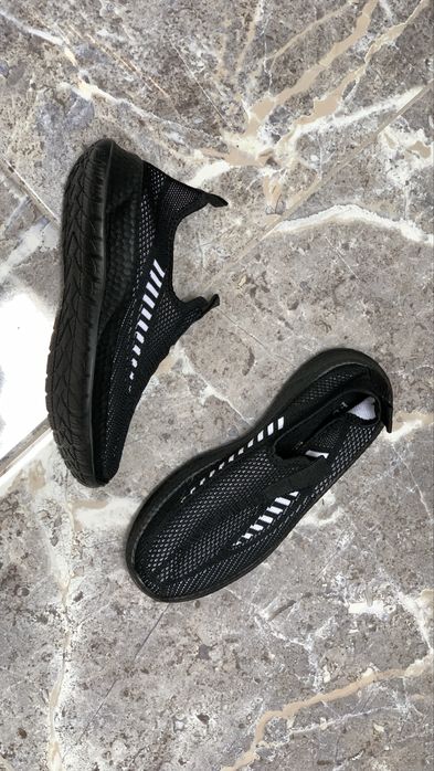 Lekkie nowe buty damskie sportowe wsuwane 36 czarne