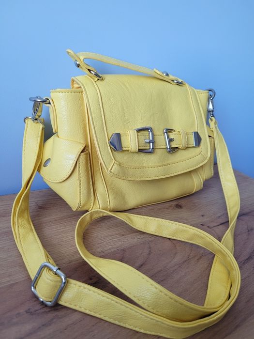 Żółta torebka listonoszka ramię pasku primark crossbody  atmosphere bag primark