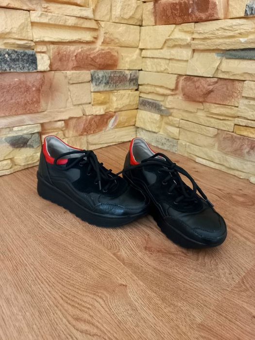 Шкіряні кросівки чорні натуральна шкіра кеди жіночі